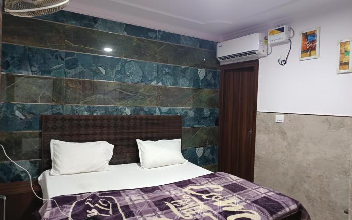 Ajeet Home Stay @Walk in Nizamudin Railway Station