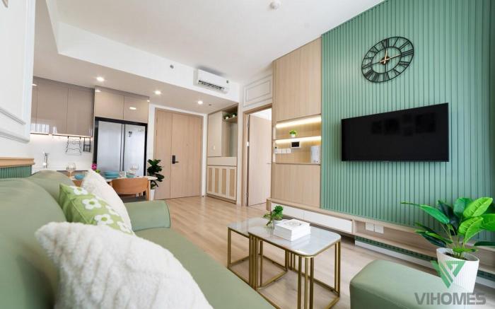 Skyview Masteri / Stylish 2BR w Pool & City Lights