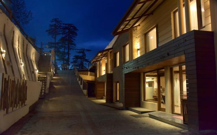 ROYALE RETREAT