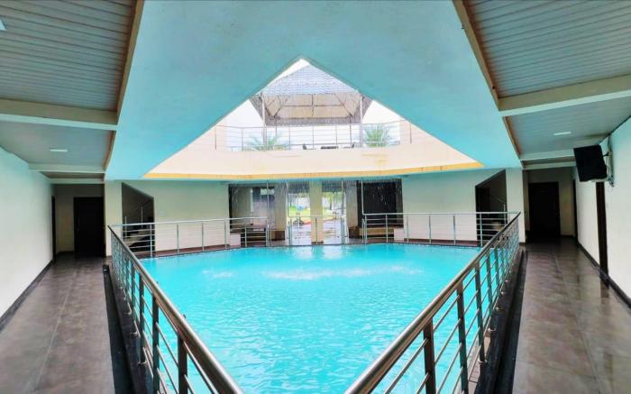 Holiday Aapke liye V Hotel