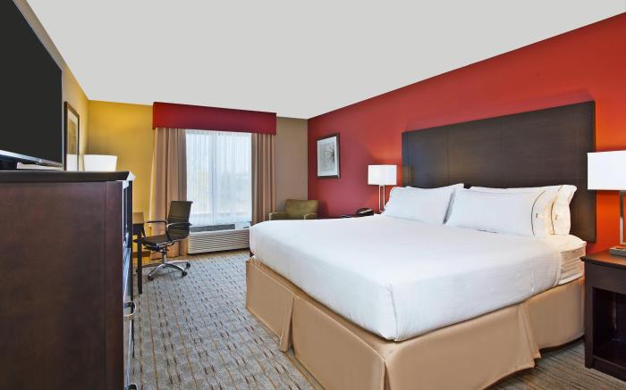 Holiday Inn Express & Suites Springfield By IHG