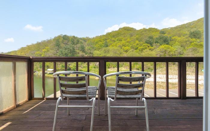 Gapeong Eoneunal Spa Pet Pension