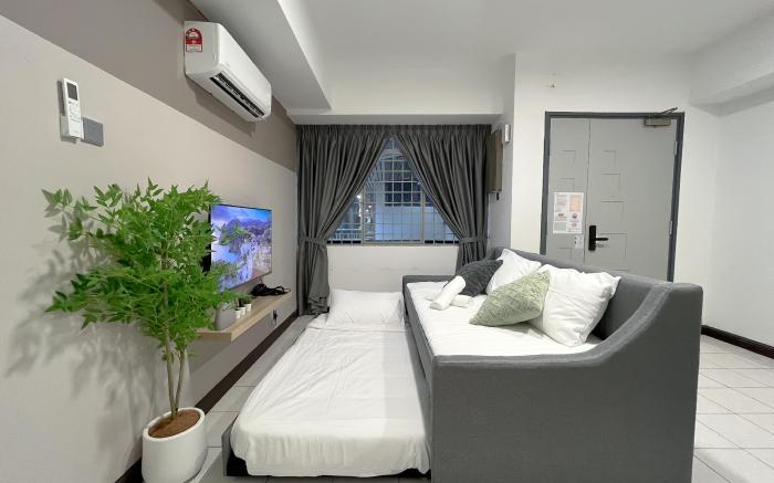 Plaza Berjaya LuxurySuites 15Pax Family 07