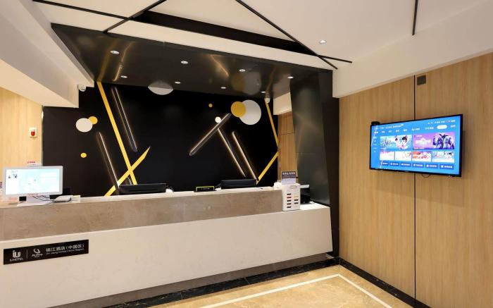 IU Hotel Chongqing Wanzhou Gaosuntang Waner Middle School