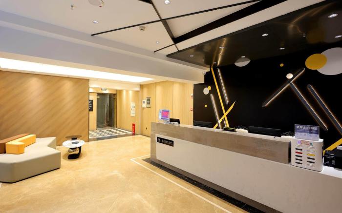 IU Hotel Chongqing Wanzhou Gaosuntang Waner Middle School