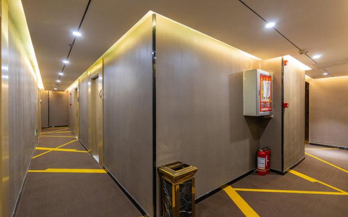 IU Hotel Lanzhou Dongfanghong Square Subway Station