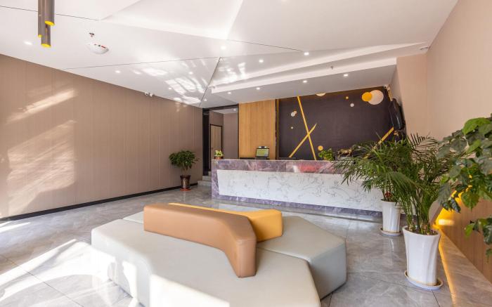 IU Hotel Lanzhou Dongfanghong Square Subway Station