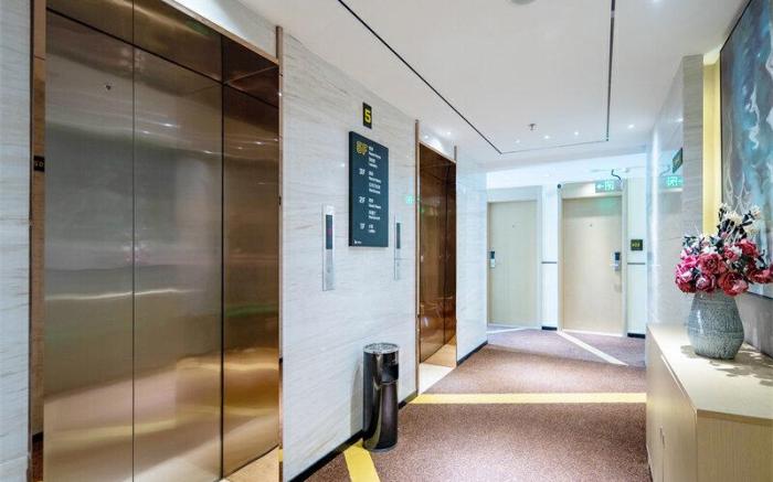 IU Hotel Shijiazhuang Xinbai Plaza Wanli Temple Pedestrian Street