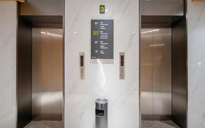 IU Hotel Shijiazhuang Xinbai Plaza Wanli Temple Pedestrian Street