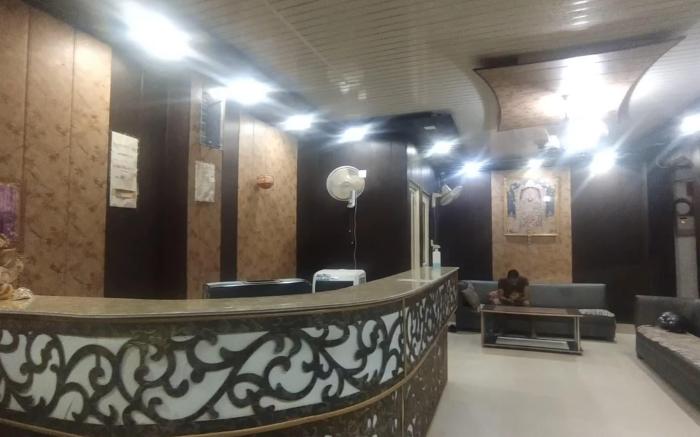 Hotel trilok