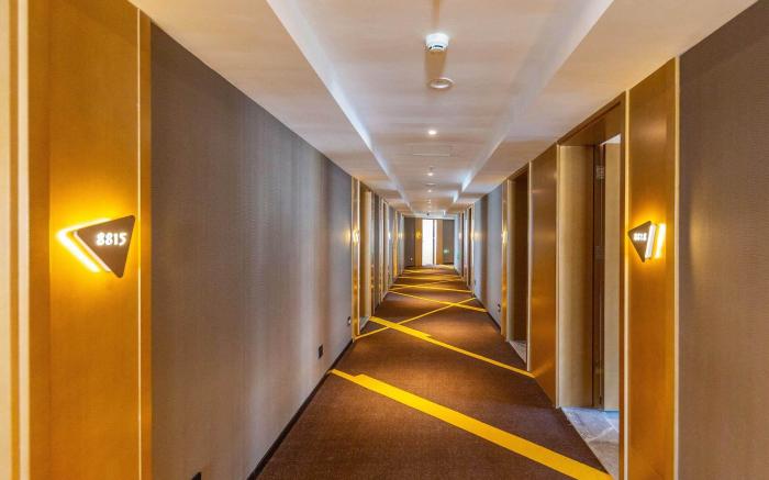 IU Hotel Xining Mojia Street Daxin Street Night Market