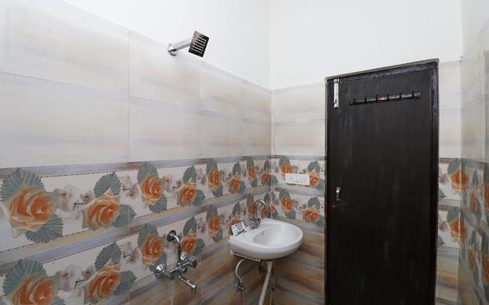 OYO 15749 Vrinda Residency