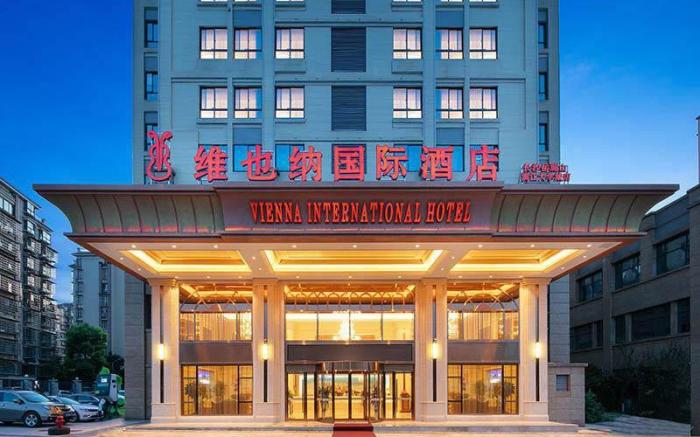 Vienna International Hotel Changsha Yuelu Mountain Riverside University Town