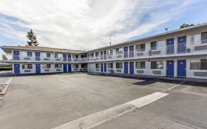 Super 8 by Wyndham Santa Clara