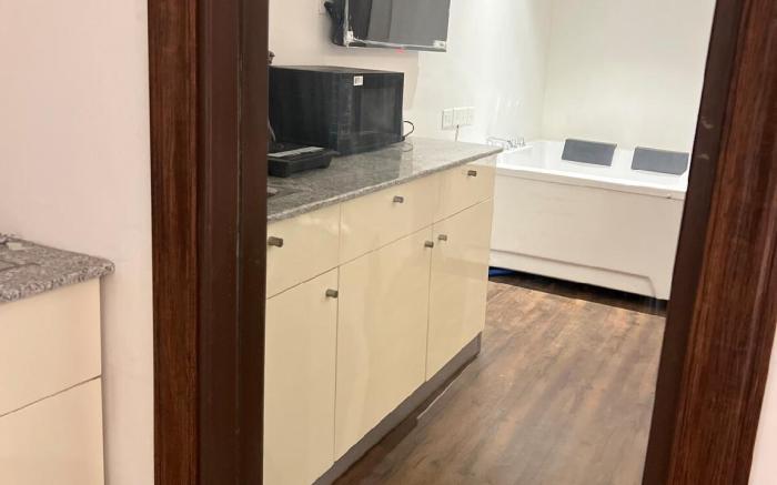 Modern Studio w Private Jacuzzi