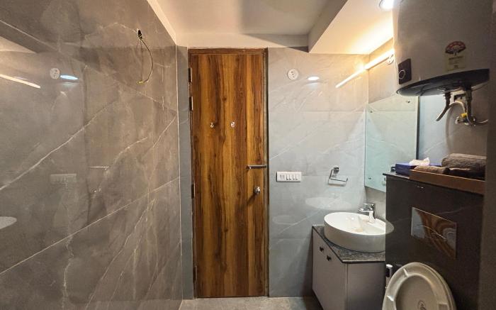 Housr 1RK & 1BHK Apartment Sector 28 Near Galleria Market 