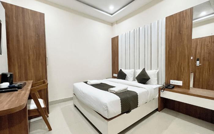Hotel SRK - Near Temple