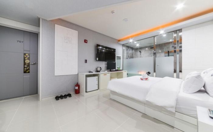 Incheon Geomdan Crystal Hotel
