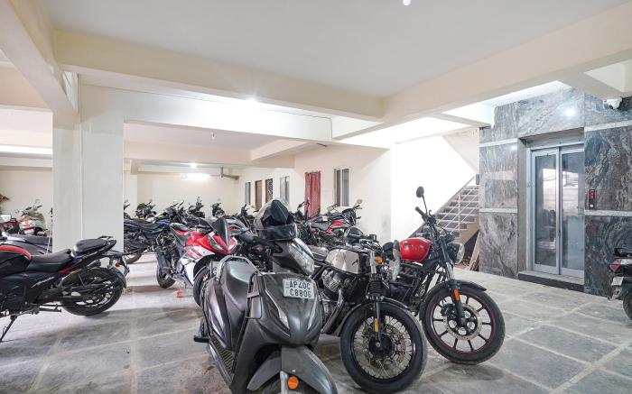 FabHotel Frendz - Nr Hitech City Metro Station