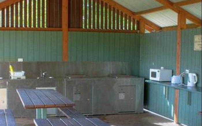 Lakes and Craters Holiday Park