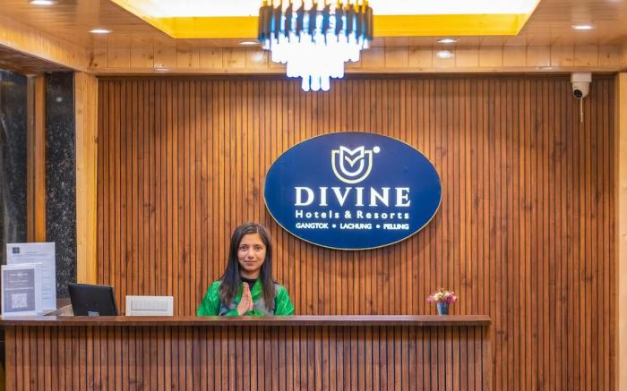 Divine The Celeste, Pelling