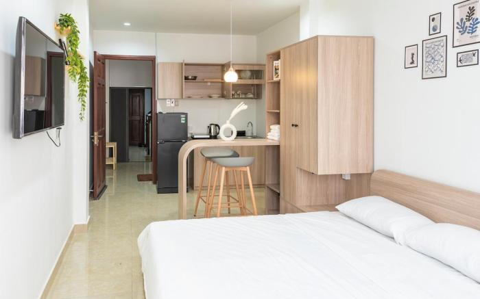 Spacious 1BR Studio Private Balcony & Cozy Netflix