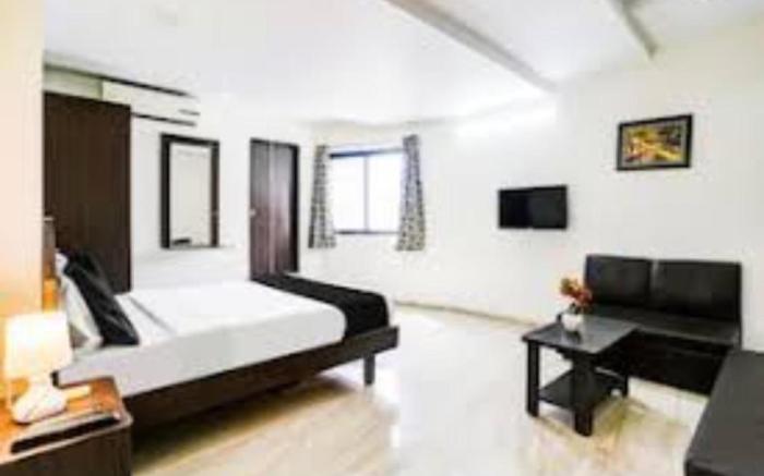 Relaxing Stay Near by  IGI Airport