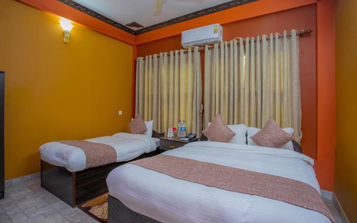 OYO 348 Hotel Park Treasure