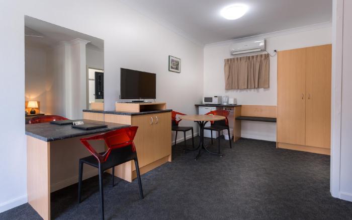 Baileys Parkside Motel by Vetroblu