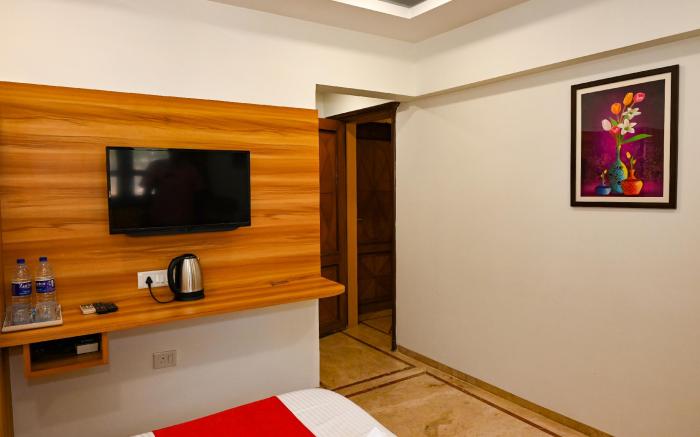 Hotel Benzy Palace , Near Mumbai International Airport