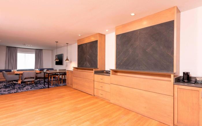 Fairfield by Marriott Inn & Suites Fair Oaks Farms