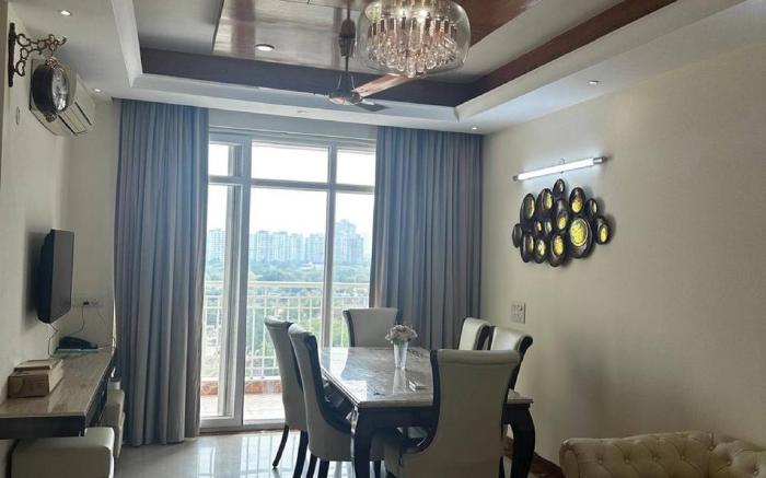 Luxury Serviced Apartment near Medanta Medicity
