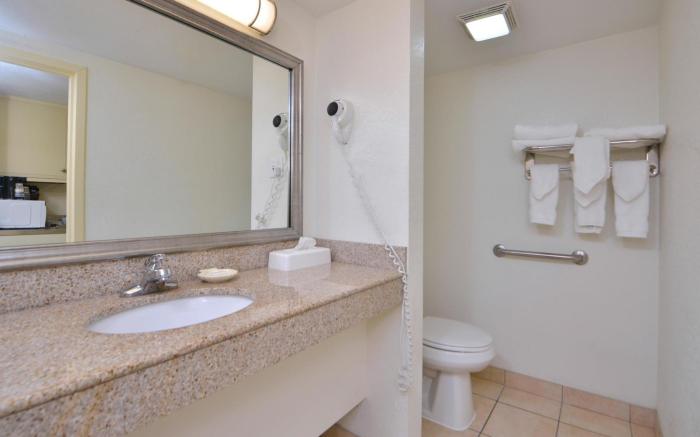 Best Western Plus Holiday Sands Inn and Suites