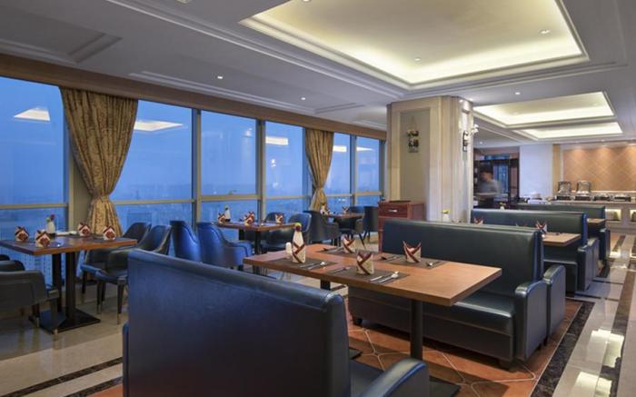 Vienna International Hotel Guangdong Zhaoqing City Center Lake View