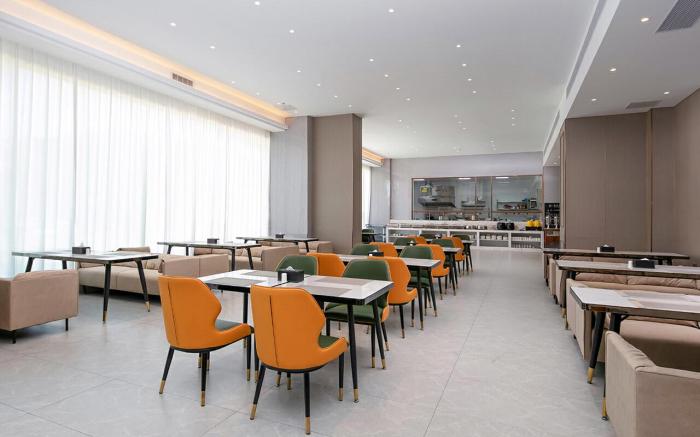 Vienna International Hotel Haikou Qilou Old Street Xinbu Island