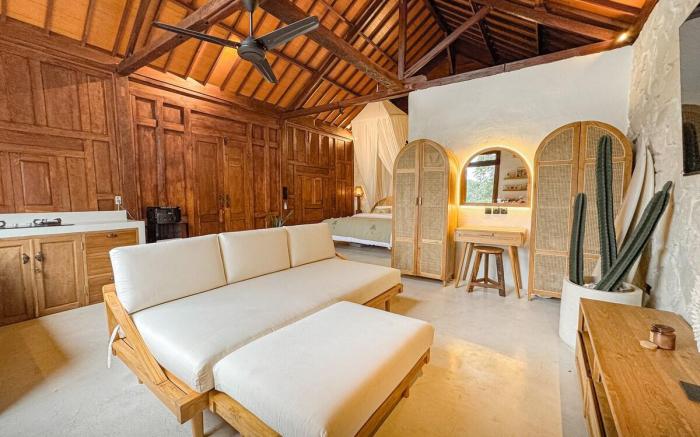 Honeymoon Studio