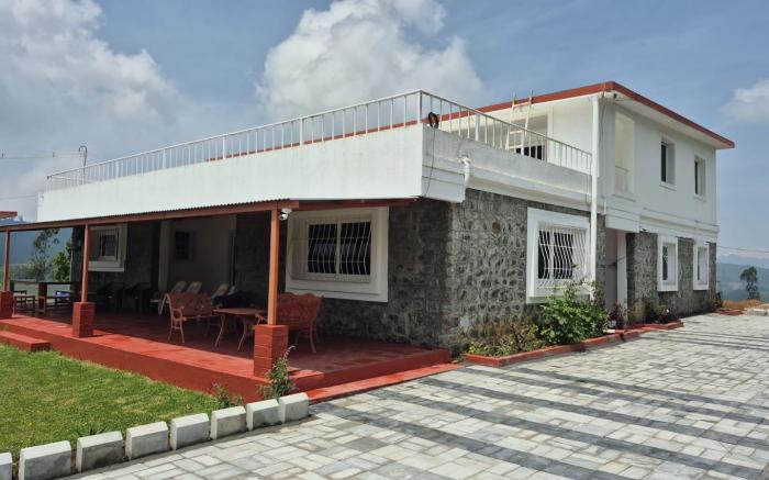 Mountain Top Holiday Home 