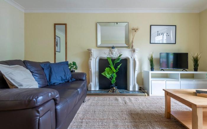 9 mins from Tower Bridge  3BR City Home w/Parking