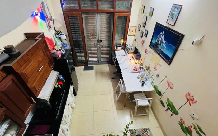 Studio cửa mùa thu 