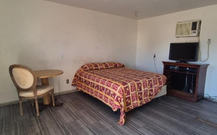 Base Motel By OYO South Tampa