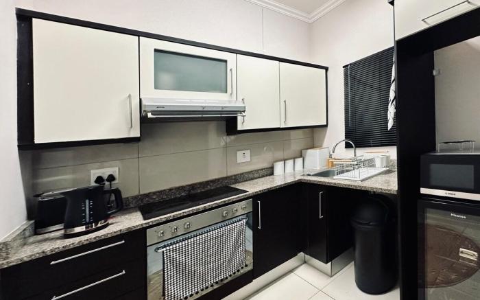 Cosy Urban Apartment, FREE WiFi, Pool, Gym, Aircon