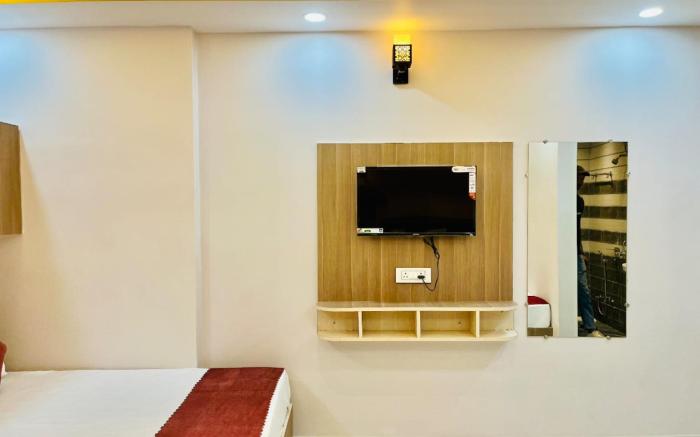 Goroomgo Pvs Grand Varanasi