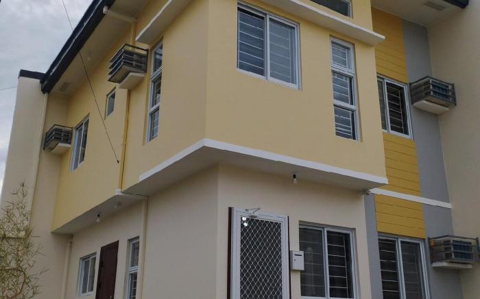 3BR 2-Storey Home near Airport