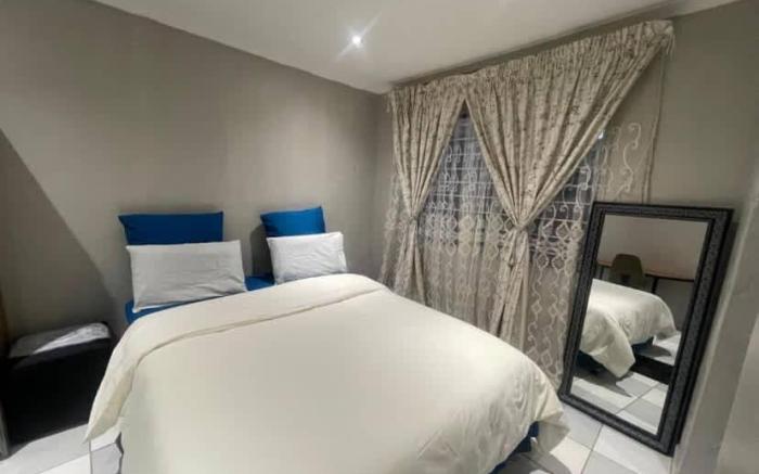 Newlands Deluxe Room 3