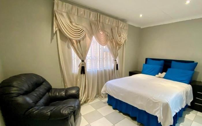 Newlands Deluxe Room1