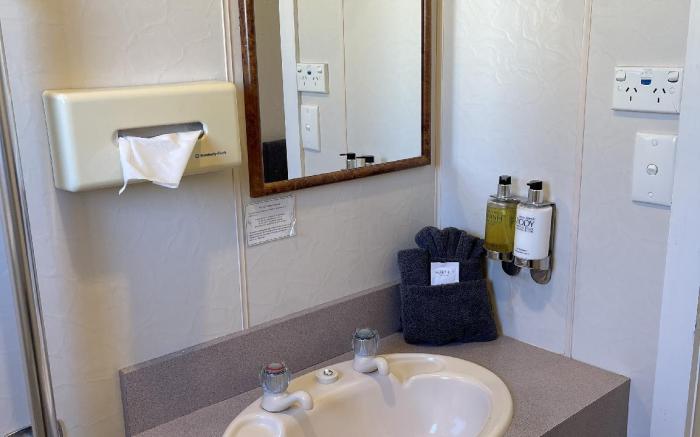Aldan Lodge Motel