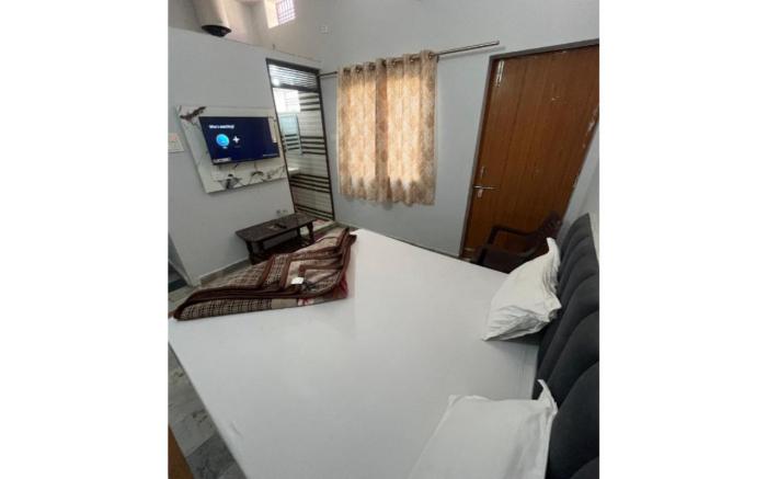 Hotel Shivashram Guest House Varanasi Near Temple