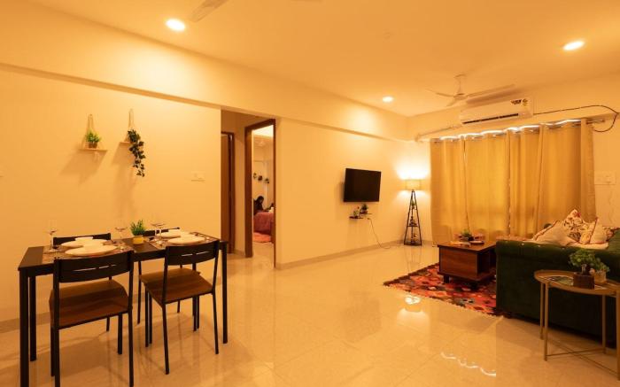 Boho, Breezy Sun-Kissed 2BHK Apt near Airport