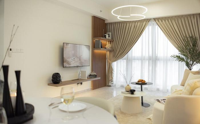 Modern Luxe Retreat, Elegant Comfort in the City