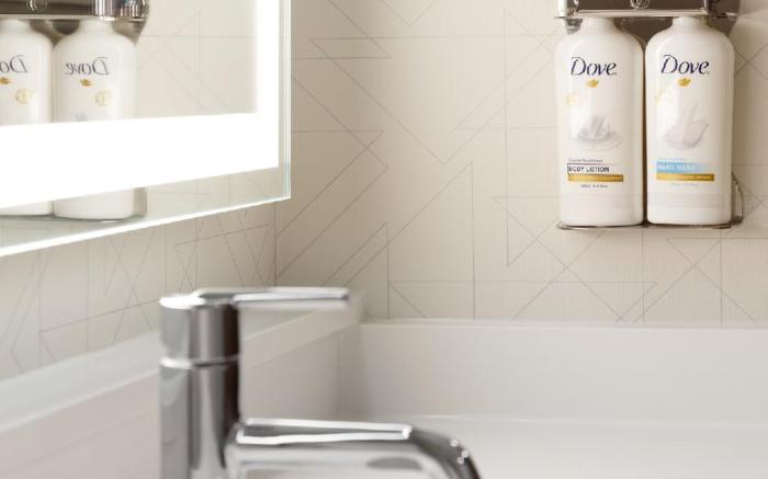 Holiday Inn Express & Suites Memphis East Hotel